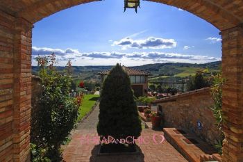 tuscan-farmhouse-wedding-venues