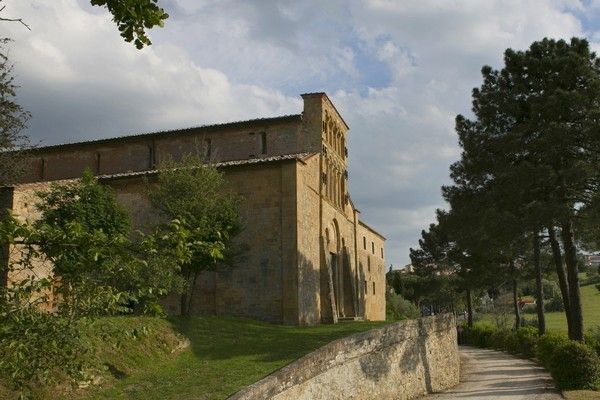catholic wedding in tuscany